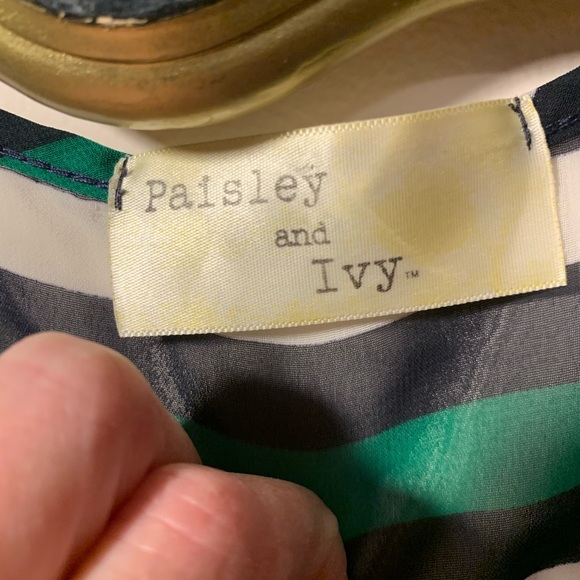 Sleeveless tie blouse - Picture 2 of 3